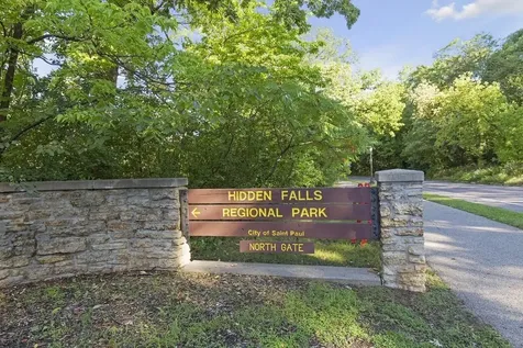 896 Mississippi River Boulevard S Saint Paul MN 55116