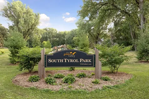 1420 Alpine Pass Golden Valley MN 55416