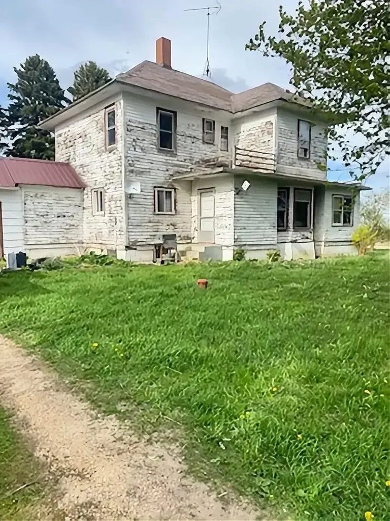 2143 270th Avenue Truman MN 56088