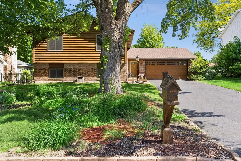8124 W 102nd Street Bloomington MN 55438