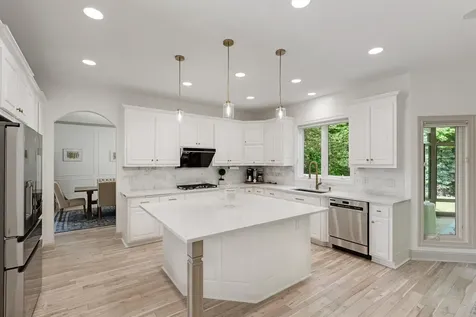 8562 French Curve Eden Prairie MN 55347