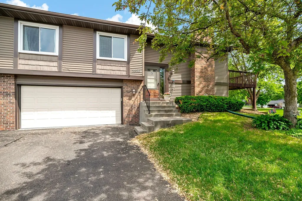 2890 Castleford Court Woodbury MN 55125