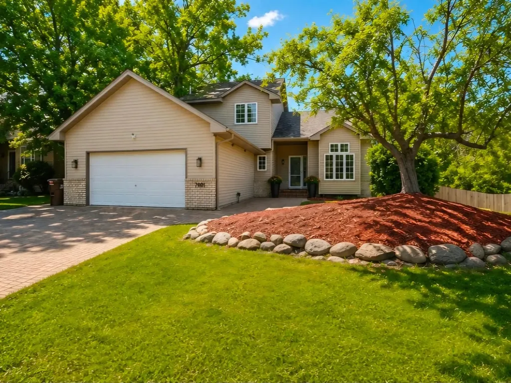 7001 46th Street N Oakdale MN 55128