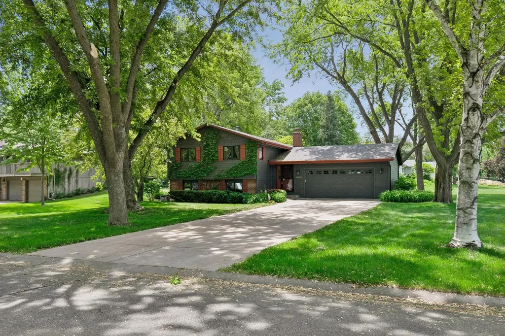 18025 33rd Avenue N Plymouth MN 55447
