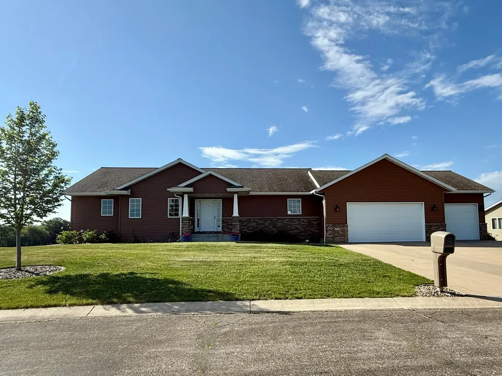 1798 Tiger Ridge Drive Albert Lea MN 56007
