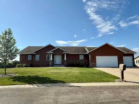 1798 Tiger Ridge Drive Albert Lea MN 56007