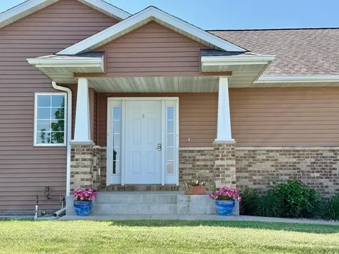 1798 Tiger Ridge Drive Albert Lea MN 56007