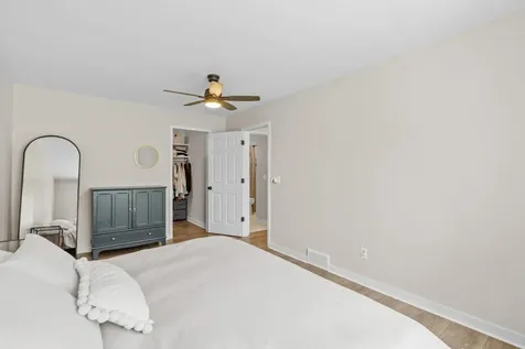 828 Sherwood Road Shoreview MN 55126