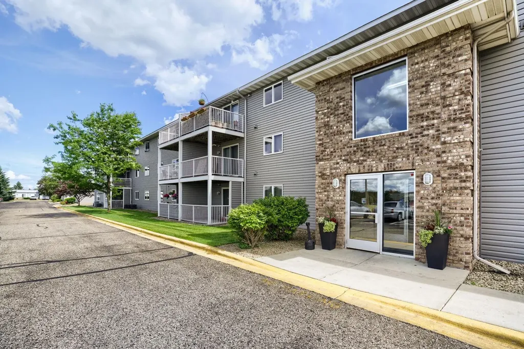 880 Lyn Way Hastings MN 55033