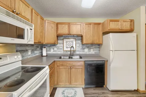 880 Lyn Way Hastings MN 55033
