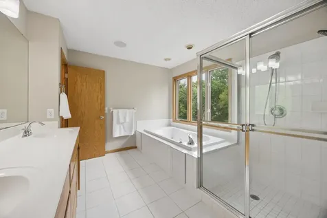 17126 Jonathan Court Lakeville MN 55044