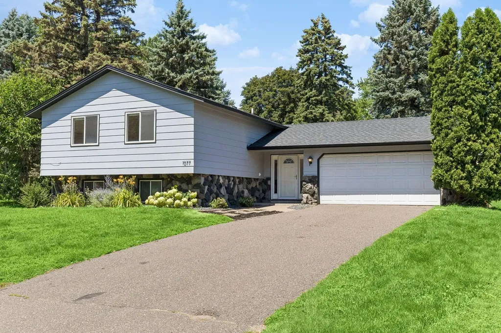 1077 Churchill Circle Shoreview MN 55126