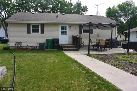 1323 Armstrong Avenue N Glencoe MN 55336