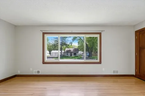 5817 Quail Avenue N Crystal MN 55429