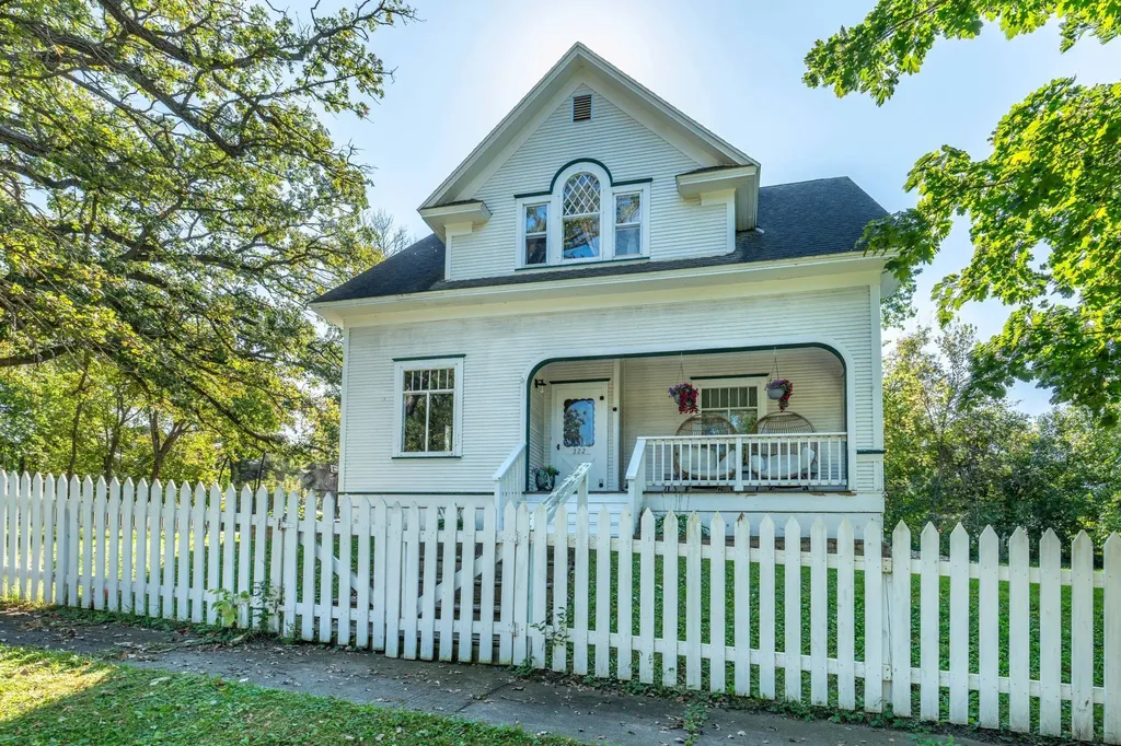 322 3rd Avenue SE Pelican Rapids MN 56572