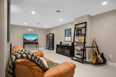 5337 Whiting Avenue Edina MN 55439