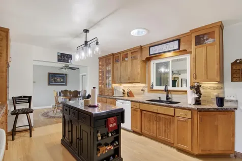605 8th Avenue NE Valley City ND 58072