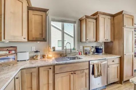 6267 59th Avenue S Fargo ND 58104
