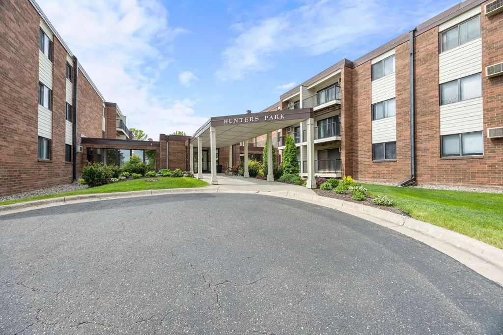 4 Pine Tree Drive Arden Hills MN 55112