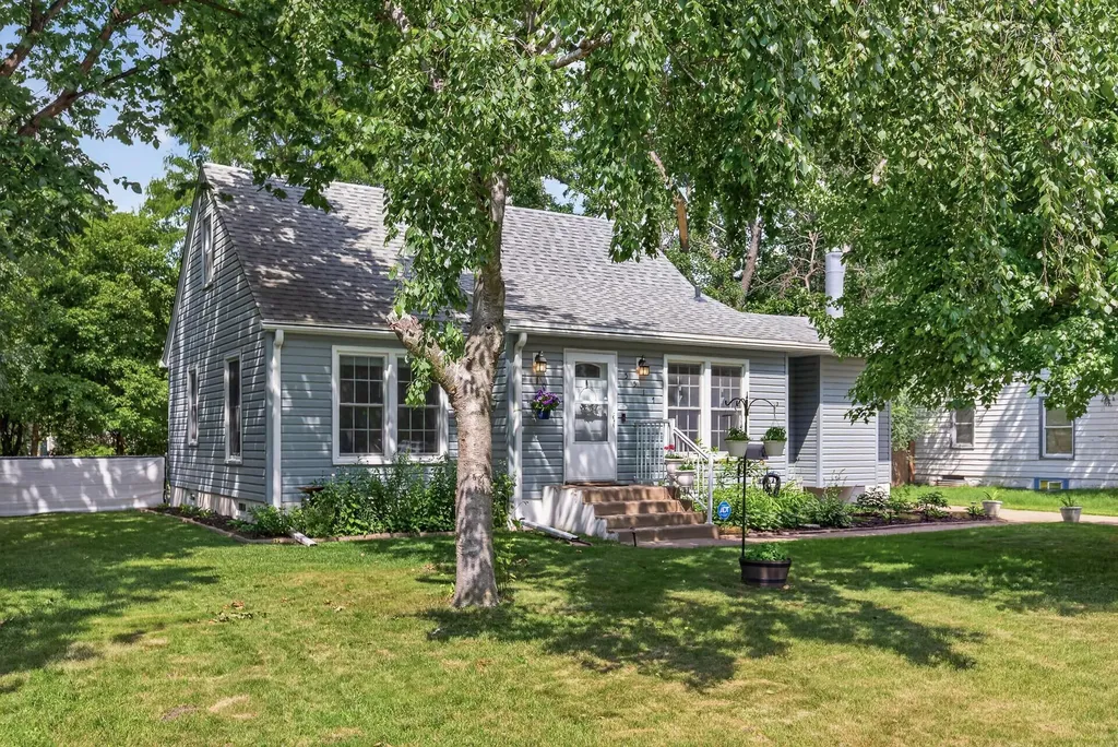 5517 James Avenue N Brooklyn Center MN 55430