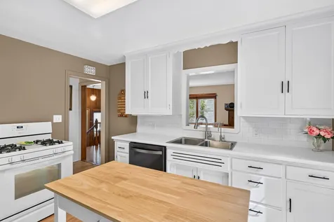 5517 James Avenue N Brooklyn Center MN 55430