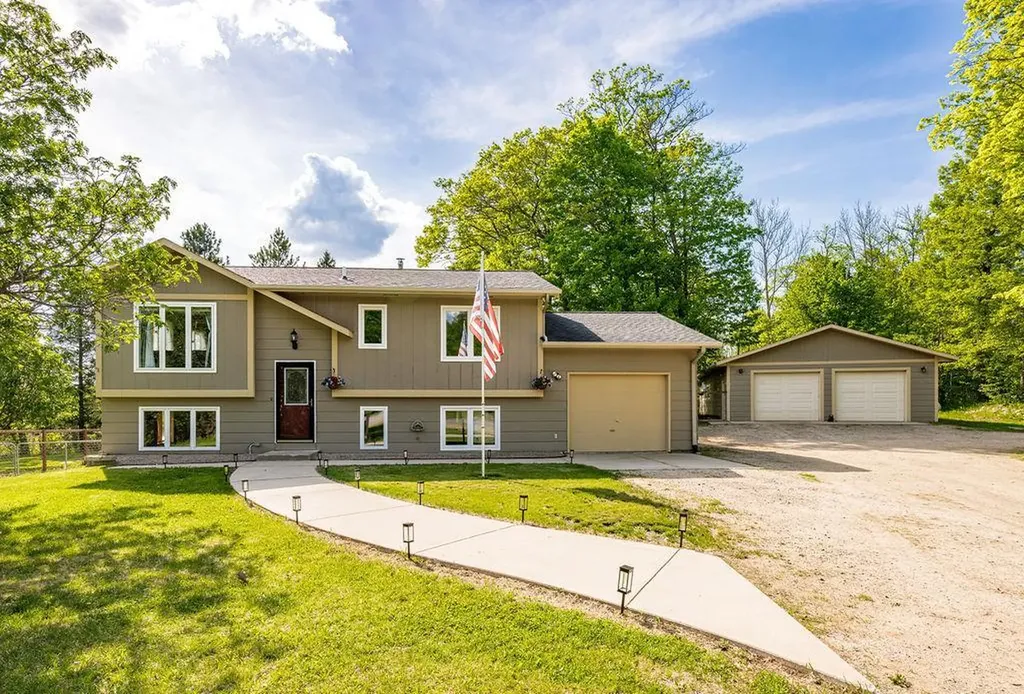 18227 Us Highway 169 Grand Rapids MN 55744