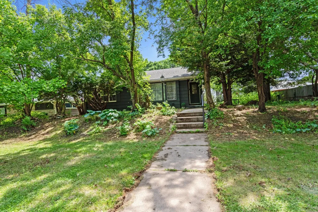 3707 42nd Avenue N Robbinsdale MN 55422