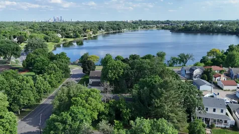 3707 42nd Avenue N Robbinsdale MN 55422