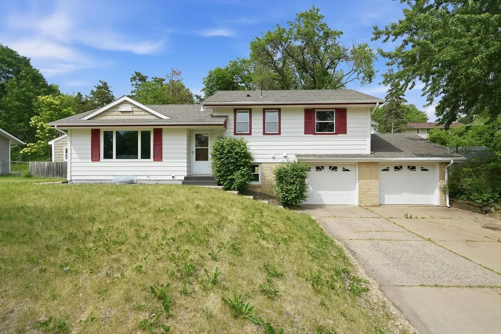 7944 Hillside Trail S Cottage Grove MN 55016