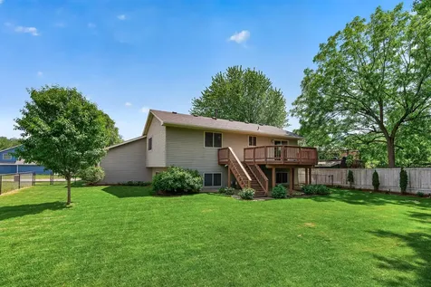 9850 Wynstone Drive Woodbury MN 55125