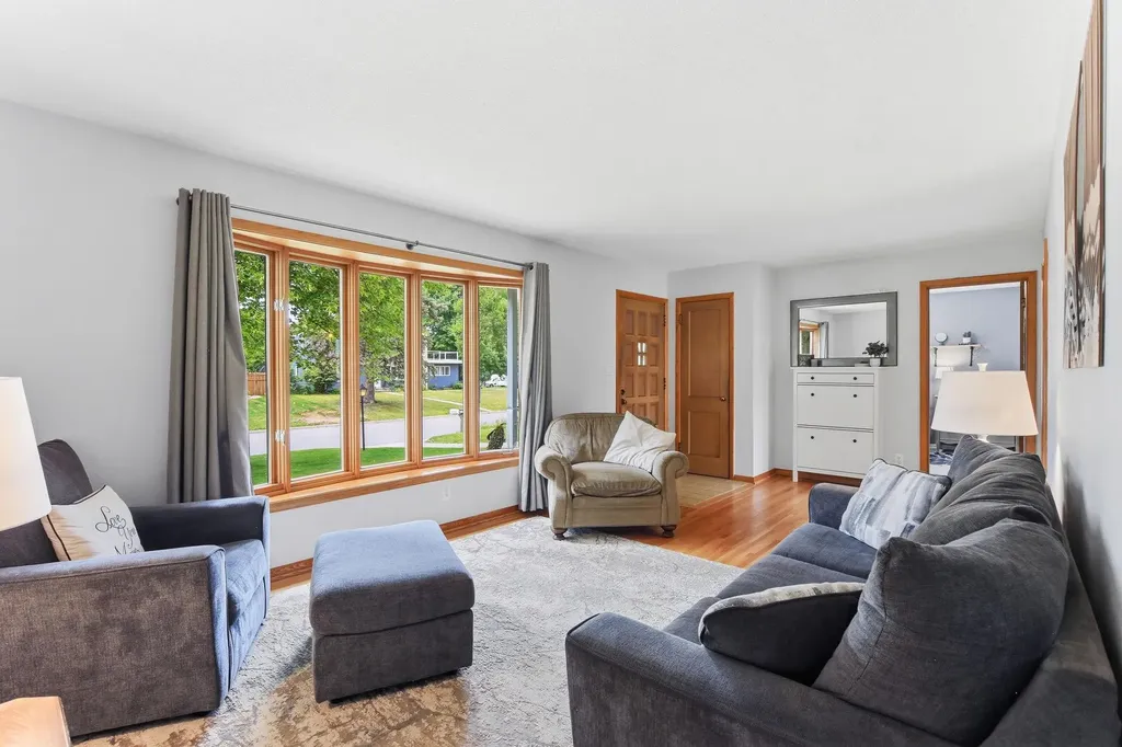 2968 Asbury Street Roseville MN 55113