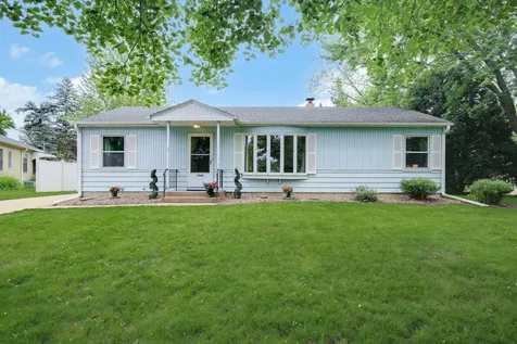 2968 Asbury Street Roseville MN 55113