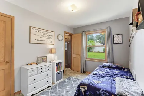 2968 Asbury Street Roseville MN 55113