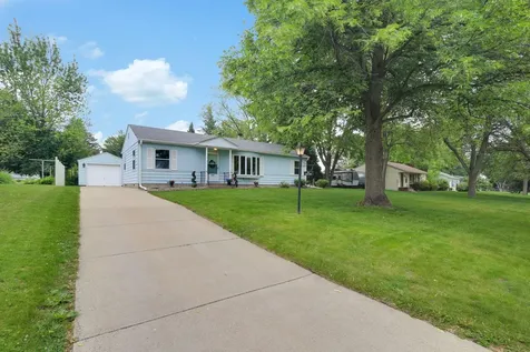 2968 Asbury Street Roseville MN 55113