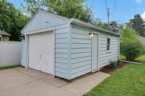 2968 Asbury Street Roseville MN 55113