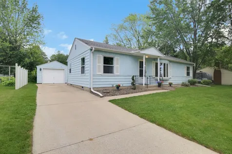 2968 Asbury Street Roseville MN 55113