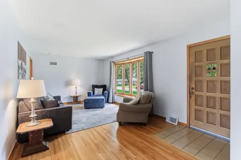 2968 Asbury Street Roseville MN 55113