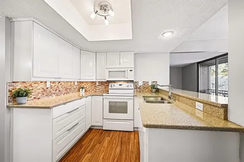 6085 Lincoln Drive Edina MN 55436
