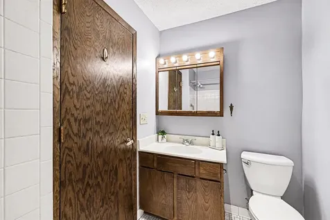 6085 Lincoln Drive Edina MN 55436