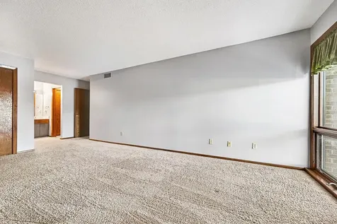 6085 Lincoln Drive Edina MN 55436