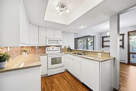 6085 Lincoln Drive Edina MN 55436