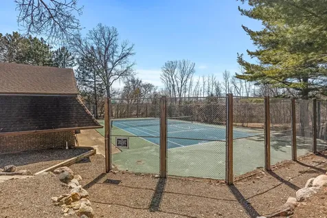 6085 Lincoln Drive Edina MN 55436
