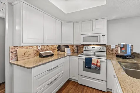 6085 Lincoln Drive Edina MN 55436