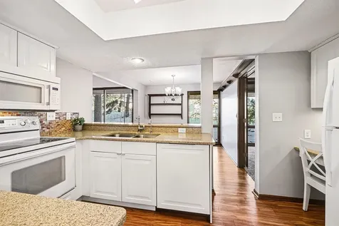 6085 Lincoln Drive Edina MN 55436