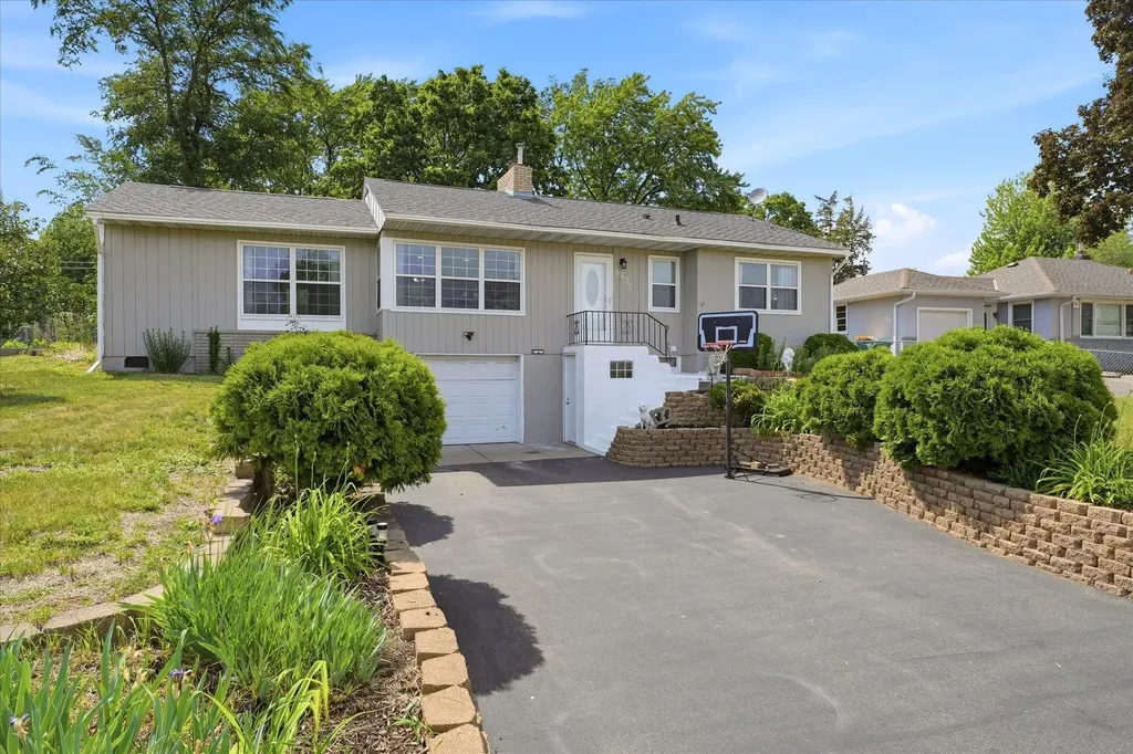 6435 Bryant Avenue N Brooklyn Center MN 55430