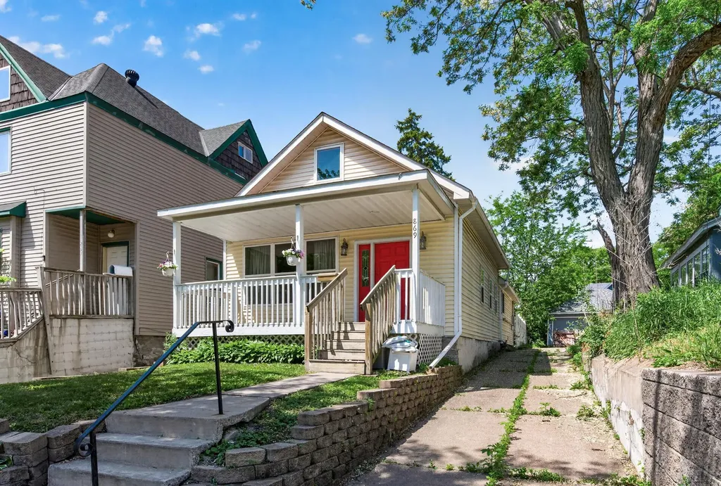 869 Desoto Street Saint Paul MN 55130
