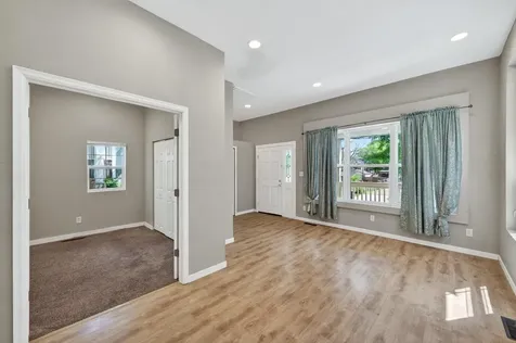 869 Desoto Street Saint Paul MN 55130
