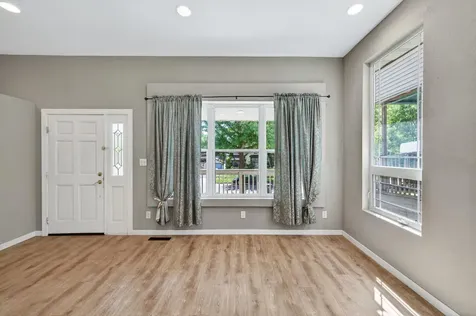 869 Desoto Street Saint Paul MN 55130