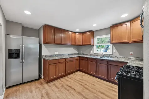 869 Desoto Street Saint Paul MN 55130