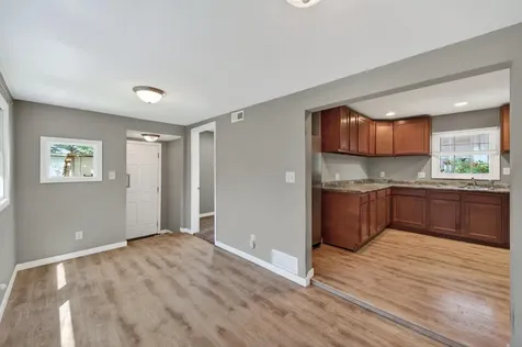 869 Desoto Street Saint Paul MN 55130
